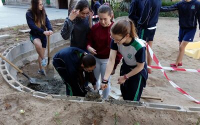Huerto Escolar 1 Reforzamos el bancal