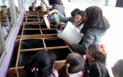 Huerto Escolar 8 Llega la tierra para nuestras mesas de cultivo