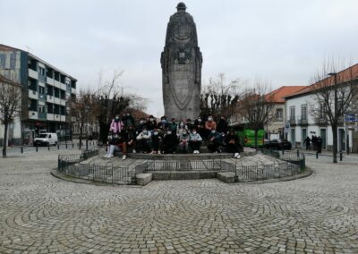 Grupo M Pierre en la estatua al soldado desconocido